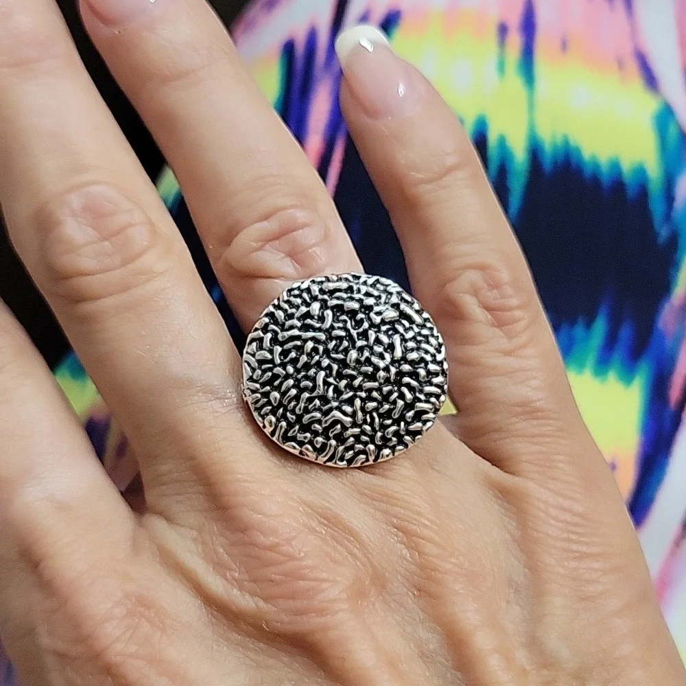 PEBBLE TEXTURE STATEMENT RING - Picture 5 of 7
